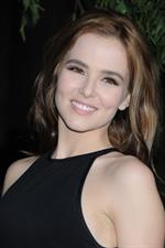 Zoey Deutch attends the premiere of Beautiful Creatures at the TCL Chinese Theater in Los Angeles (06.02.2013) 