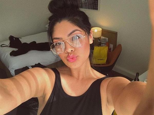 Jocelyn Corona taking a selfie