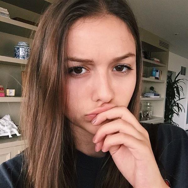 Sophie Mudd taking a selfie