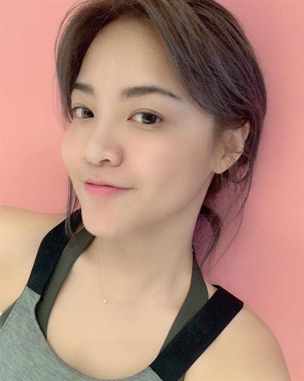 Rebecca Chen (mayuschen) taking a selfie