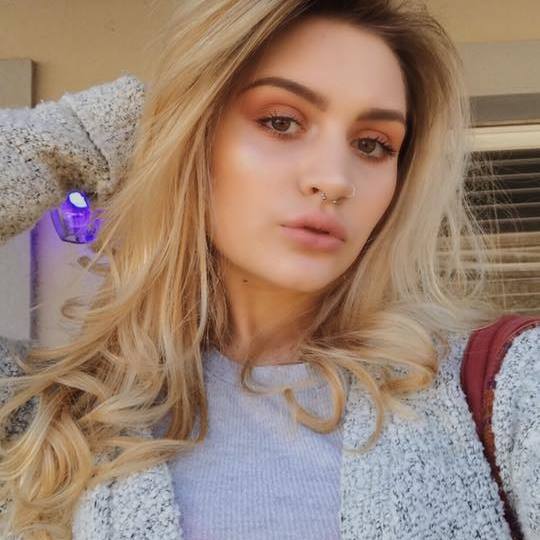 Karlee Rose taking a selfie