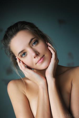 Katya Clover Nude Pictures Mango A Chair