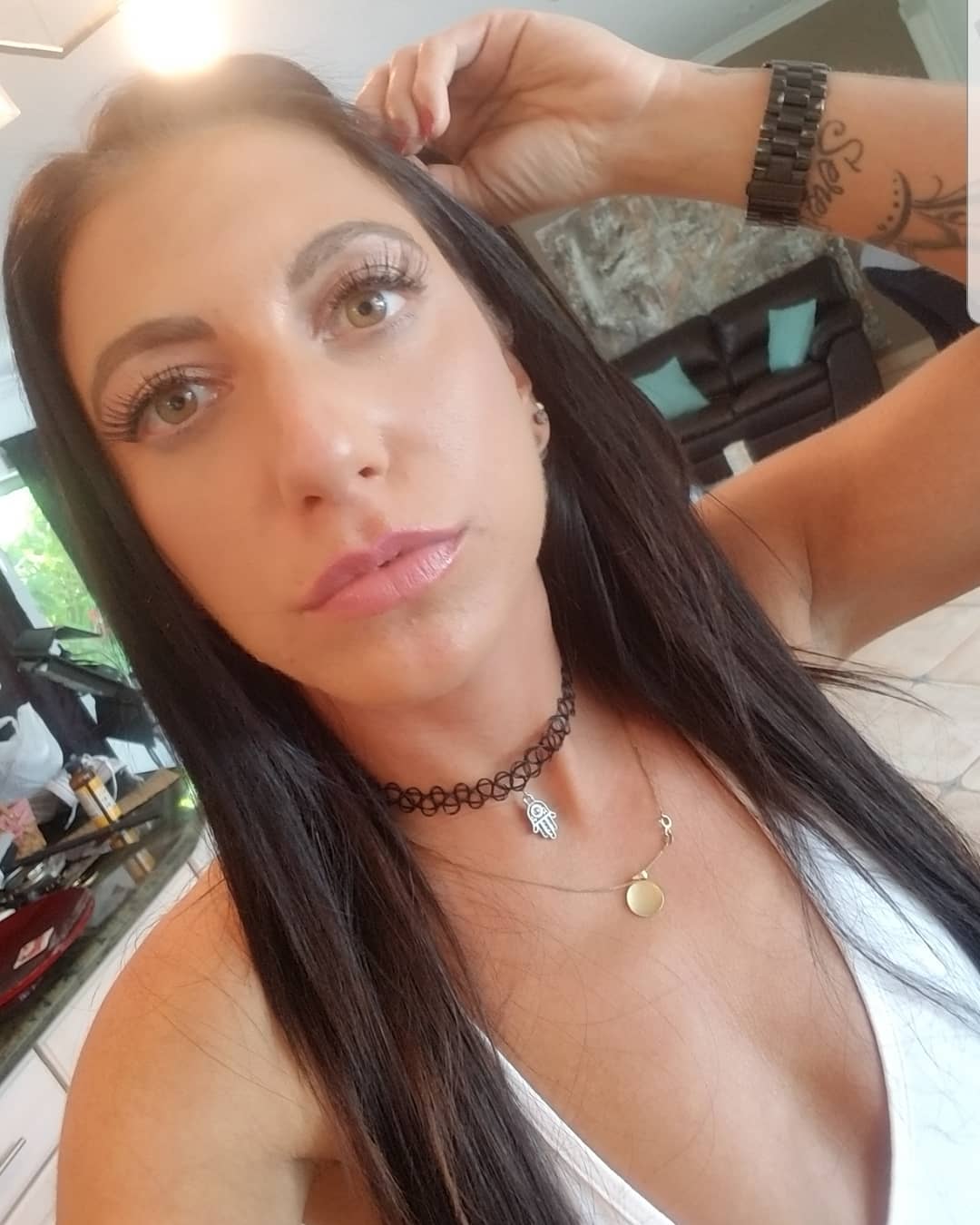 Alissa Avni taking a selfie