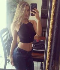 Avalon Dawn taking a selfie