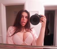 Lauren Alexis taking a selfie