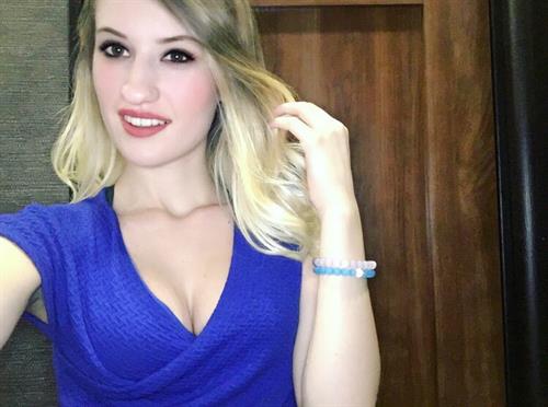 Marina Leigh taking a selfie