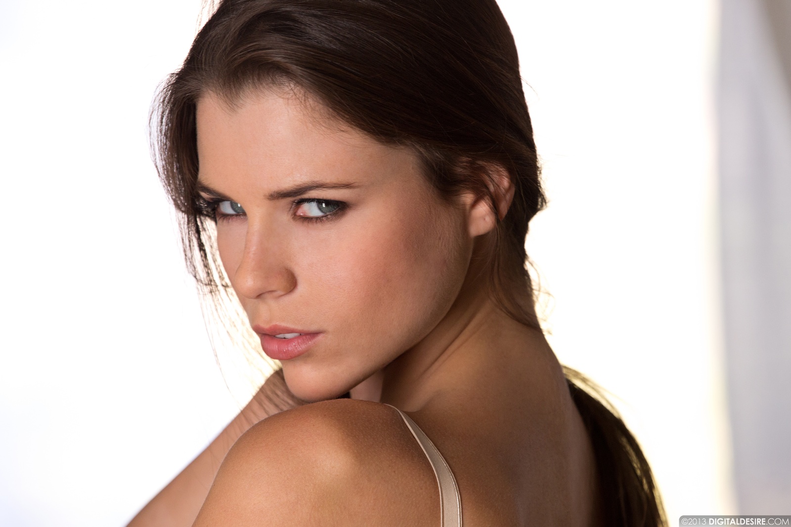 Aleksa Slusarchi Pictures Valeria wears a see-through bra