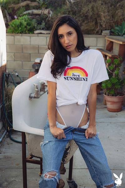 Deisy Leon in Jeans
