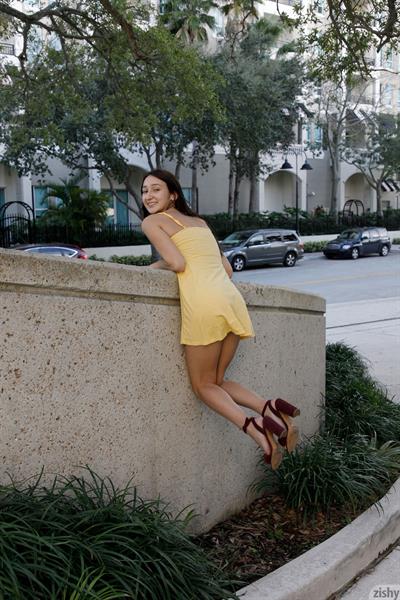 Carmen Rae Flashing Tits