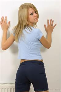  Sexy blonde in tight fitting gym kit 