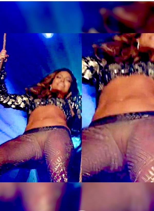 Jennifer Lopez pussy flash wardrobe malfunction accidentally showing her pussy on stage in see through tight pants.