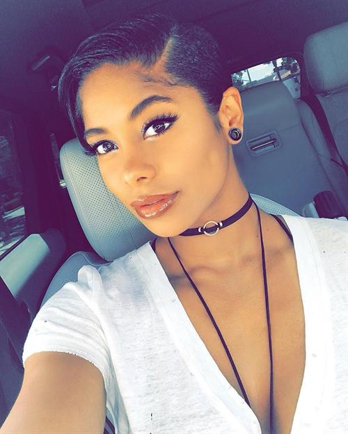 Massy Arias taking a selfie