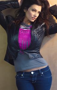 Denise Milani Photoset - VansShirt