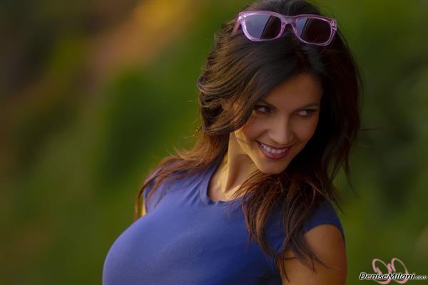 Denise Milani Photoset - BlueOutDoors