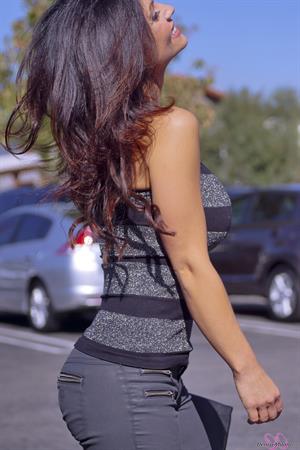 Denise Milani Photoset - PickUpBik