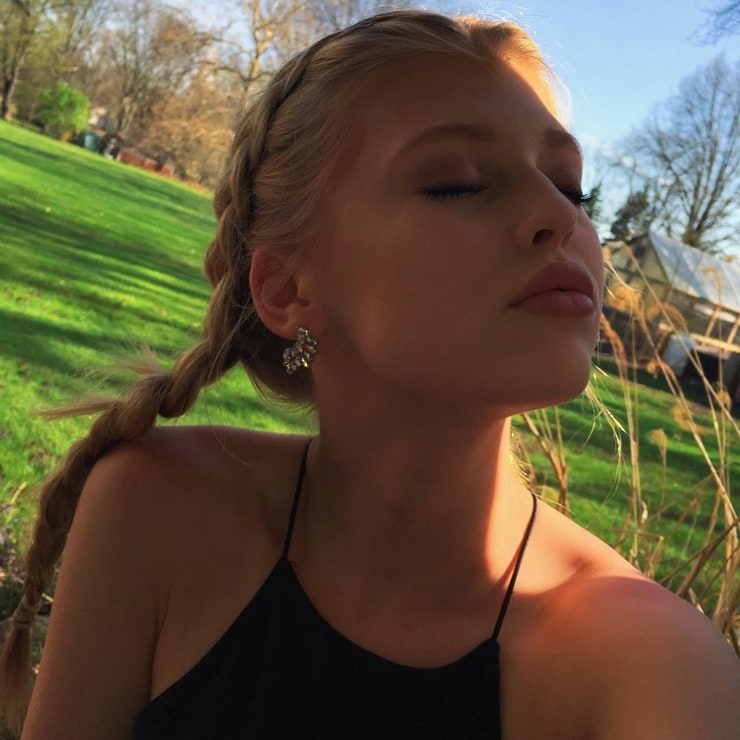 Loren Beech taking a selfie