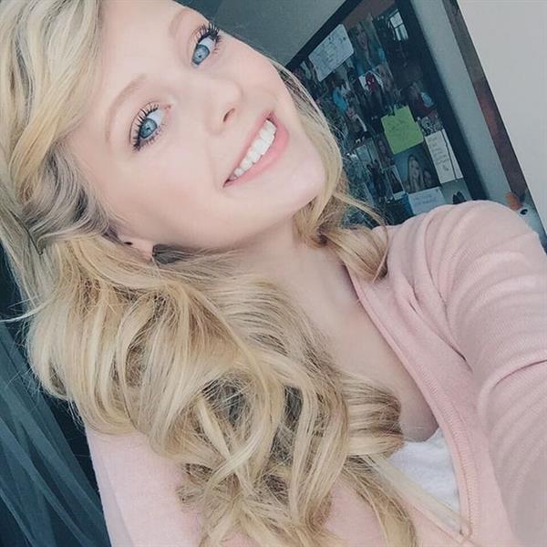 Loren Beech taking a selfie