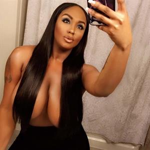Layton Benton taking a selfie