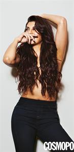 Jacqueline Fernandez is a sexy and has a rocking body. Her hot figure made her a big actress in films. She  has even done roles in item songs. Her pose is sexy and she does yoga and goes to gym to maintain her body