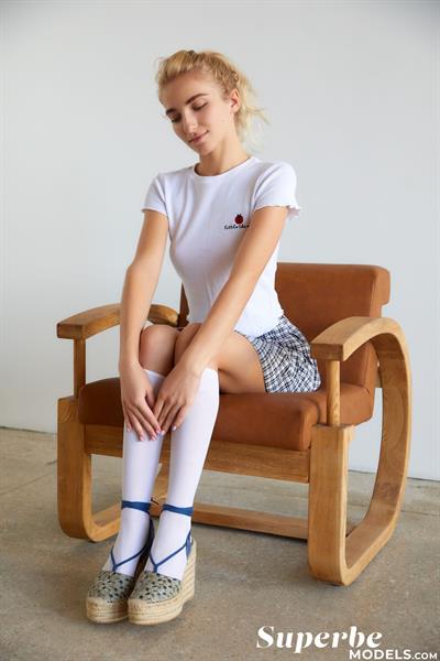 Meet Bella with Bella Luz - See Her Videos, Galleries and Selfie Videos at SuperBeModels