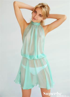 Bella Luz Nude Pictures My First Time with Bella Luz - See Her Videos, Galleries and Selfie Videos at SuperBeModels