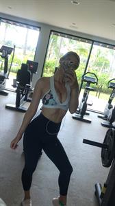 Paige Spiranac taking a selfie