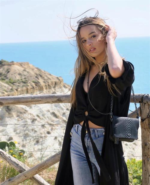 Maria Querol Pictures Maria Querol from Castellon, Spain. Maria turned 18 on November 18, 2021. This picture was taken after her 18th birthday.