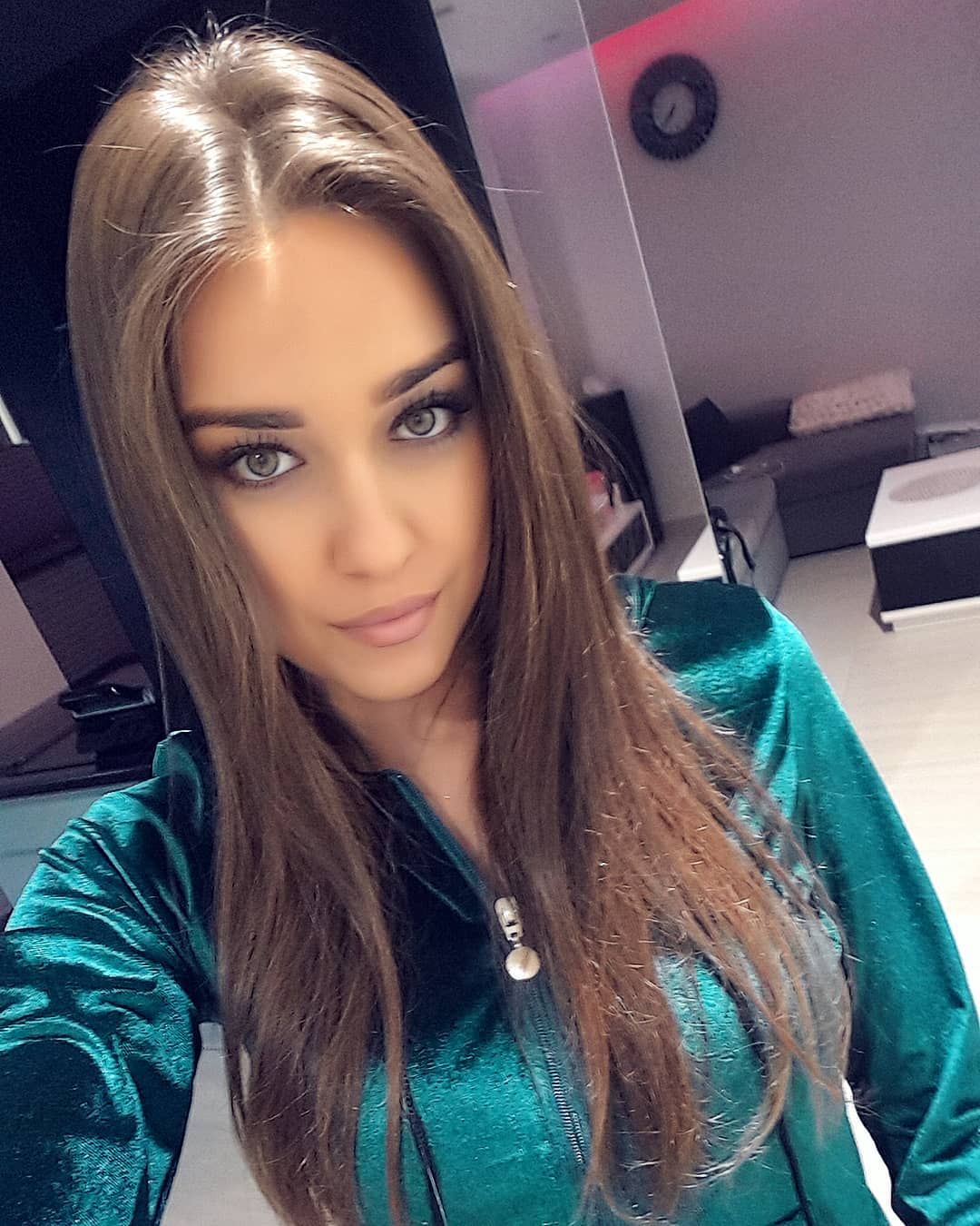 Nikola Lach taking a selfie