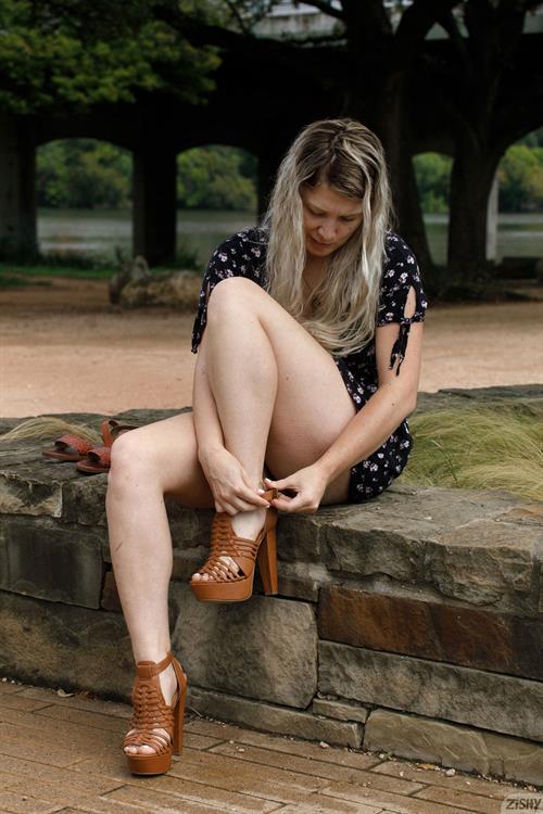 Emily Right Flashing Hot Tits