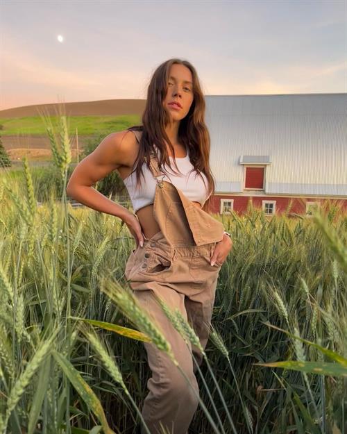 Kelsey Wells Pictures Kelsey Wells