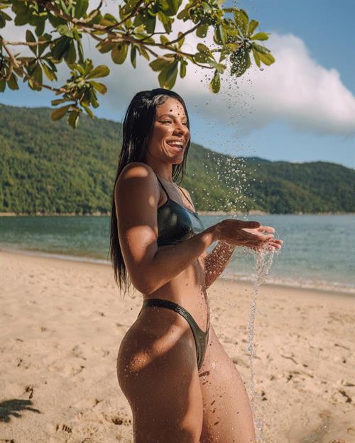 Beautiful Brazilian diver