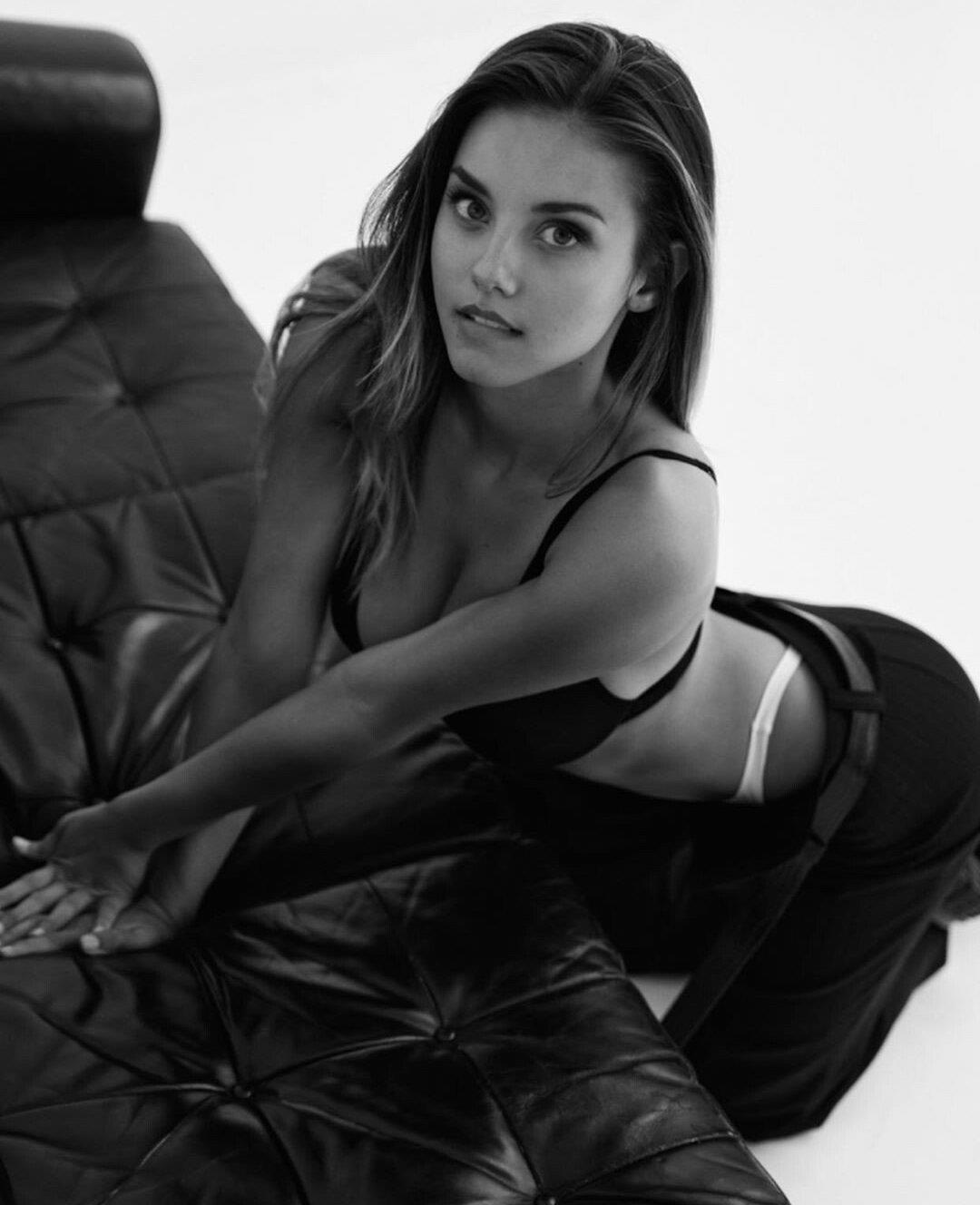 Nicola Cavanis in lingerie