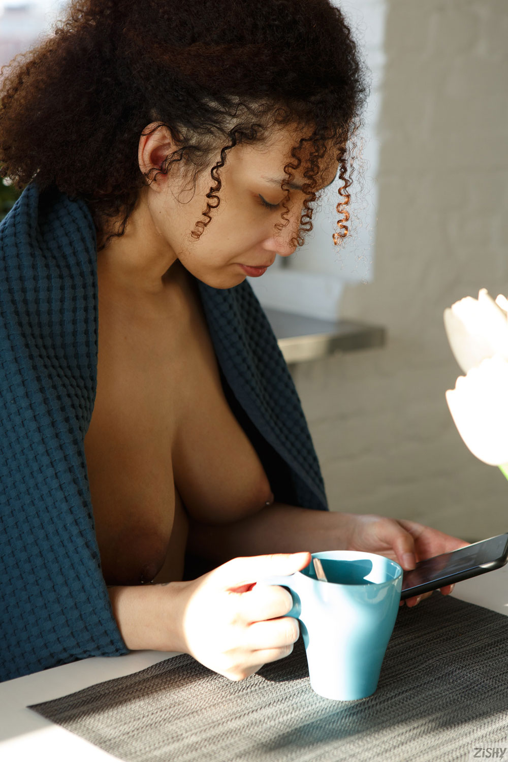 Solana Bardell Busty Exotic Model