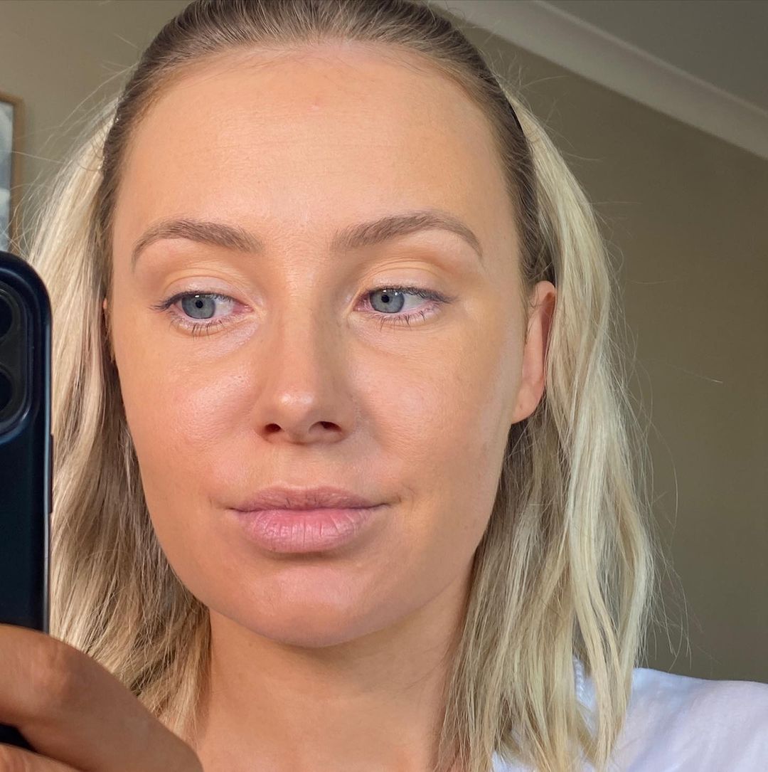 Lauren Curtis taking a selfie