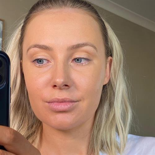 Lauren Curtis taking a selfie