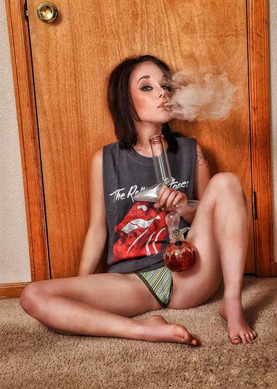 Sexy SHANNA horny as ever..waiting for a good fuck!