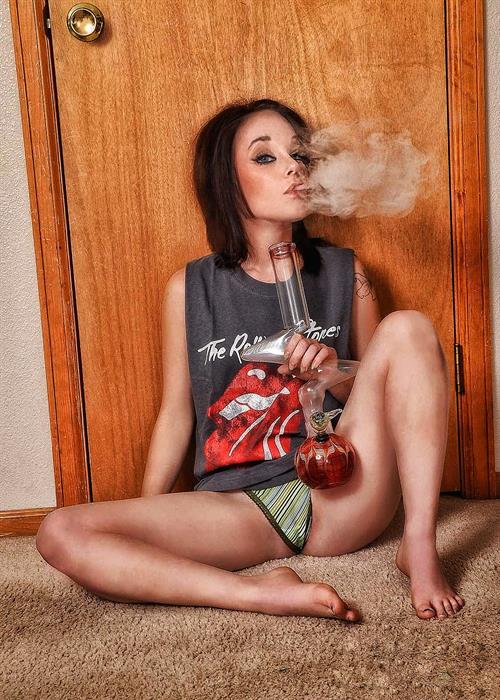 Sexy SHANNA horny as ever..waiting for a good fuck!