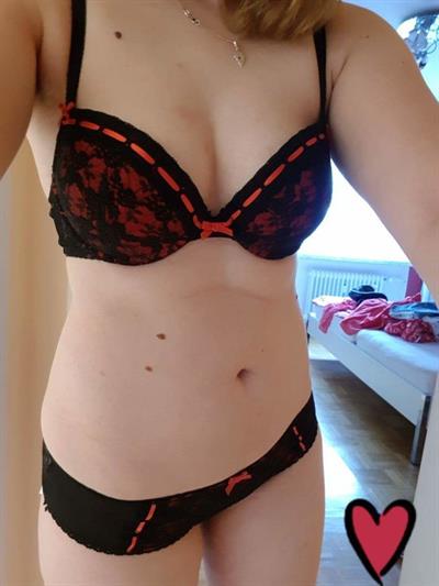 XxxGirl in lingerie taking a selfie