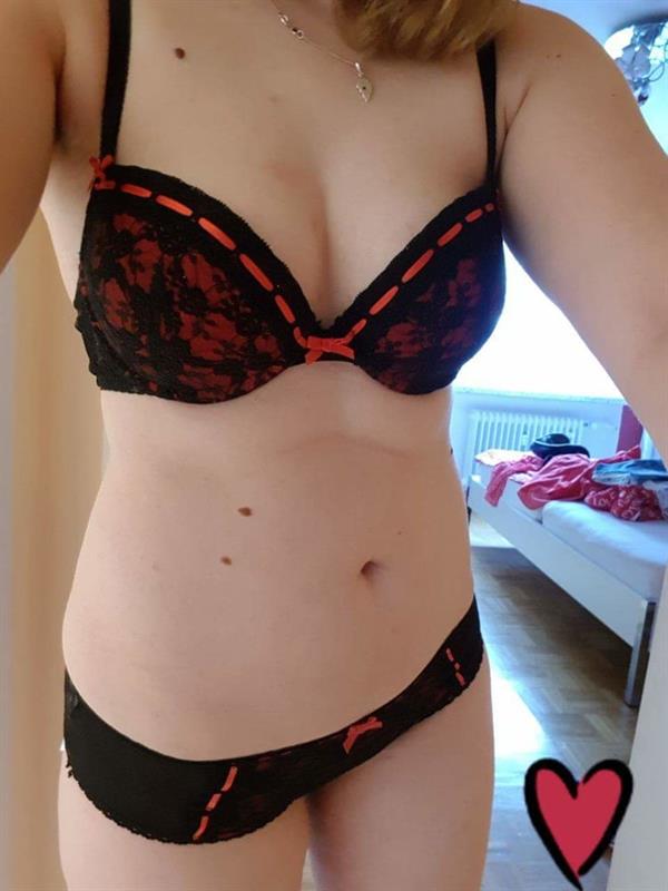 XxxGirl in lingerie taking a selfie