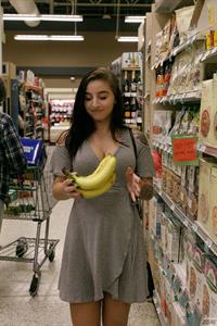 Sasha Apex Flashing Natural Tits