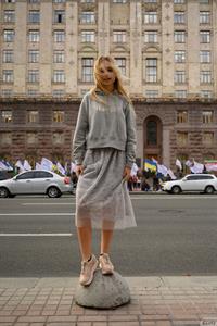 Petite cutie Nyla Rox