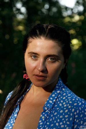 Busty Vyeta Mustafina Shows Nice Naturals