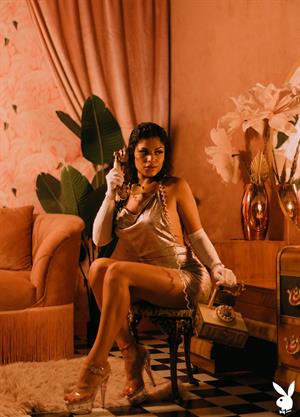 Yung Flower Round Ass Beauty