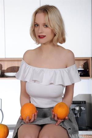 Raquel Pictures Busty Raquel in a Skirt