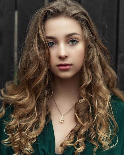 Polish Model Born in Poland April 30, 2006. Height: 5'7  . Relationship Status: Single