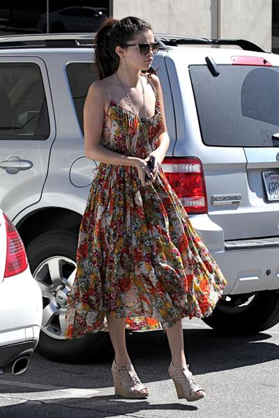 Selena Gomez heads to a Beauty Salon in LA 2/28/13 