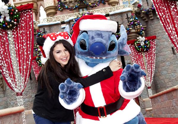 Selena Gomez - ABC Christmas Parade at Disneyland 11/7/09  