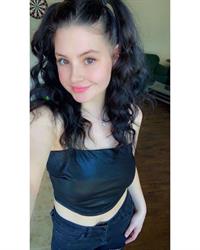 Hannah taking a selfie