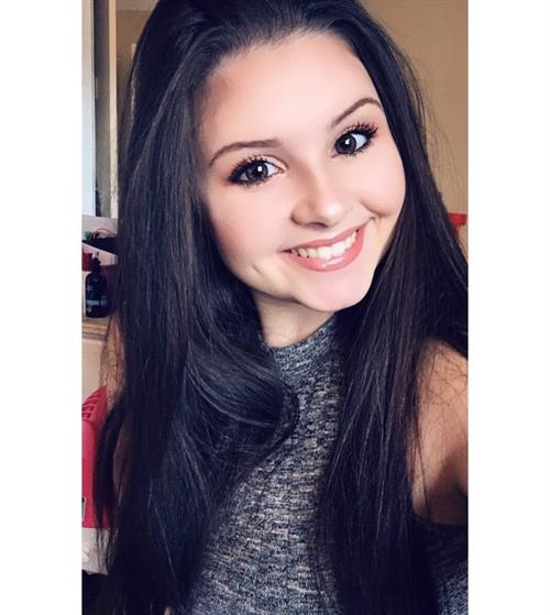 Hannah taking a selfie