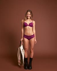 Olivia Ponton in lingerie